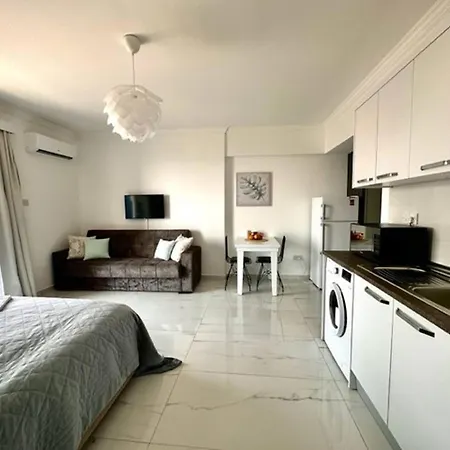 B137 Poseidon With Balcony And Sea View Апартаменты